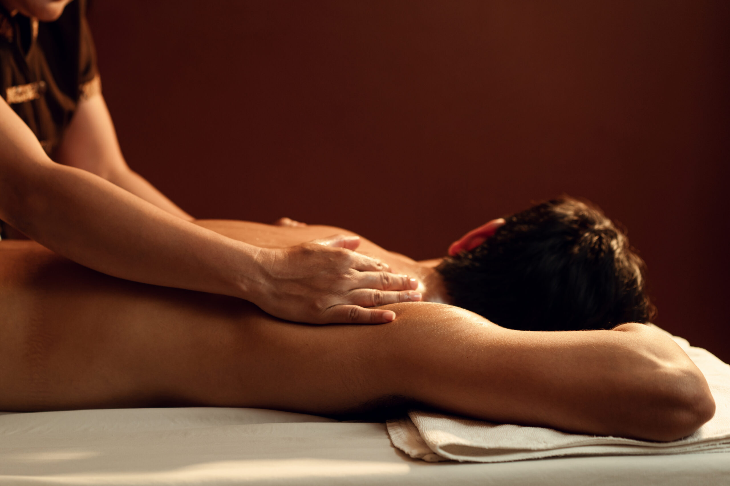 Berührung mit Öl Massage  Ruhe Entspannung Tiefenmassage 